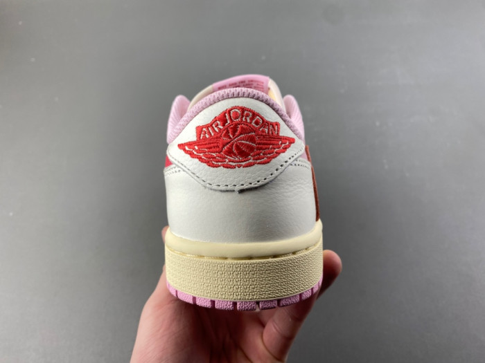 Travis Scott x Air Jordan 1 Low OG IQ7604-101