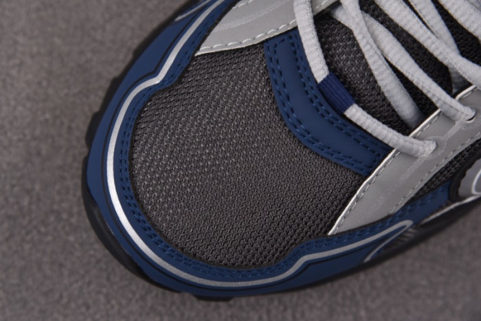 D1OR B30 SNEAKER