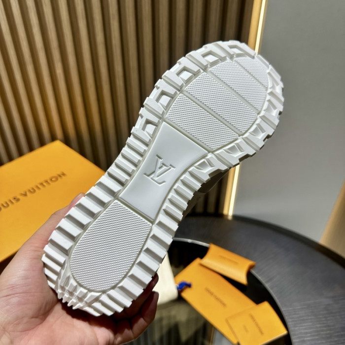 LOU1VTON SNEAKER