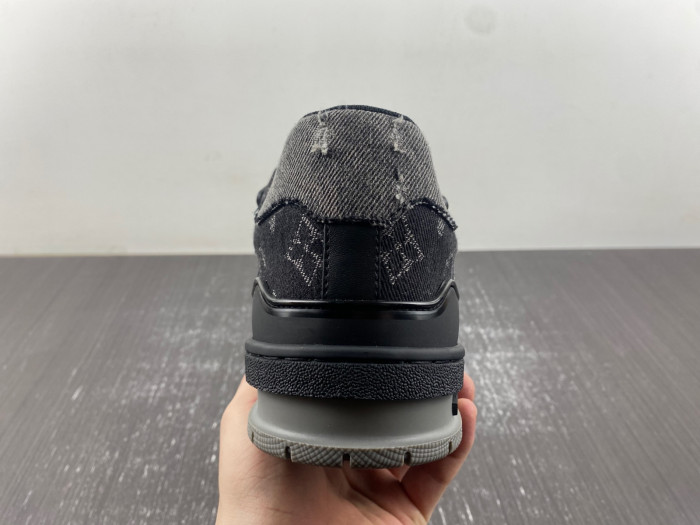 LOU1VTON trainer (EU47)