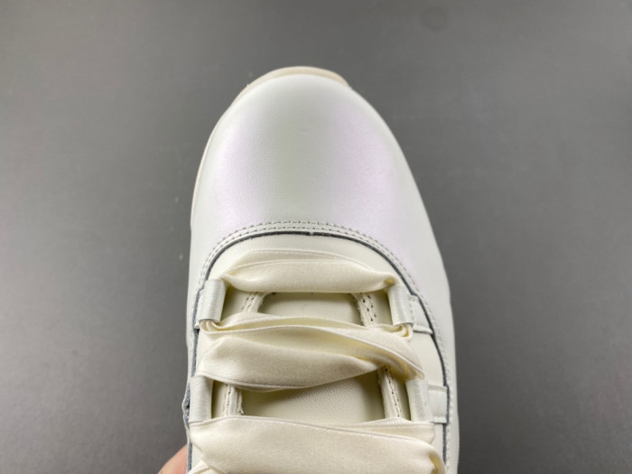 Air Jordan 11 Retro Pearl AR0715-110