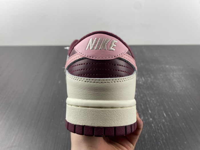 nike dunk low "valentine