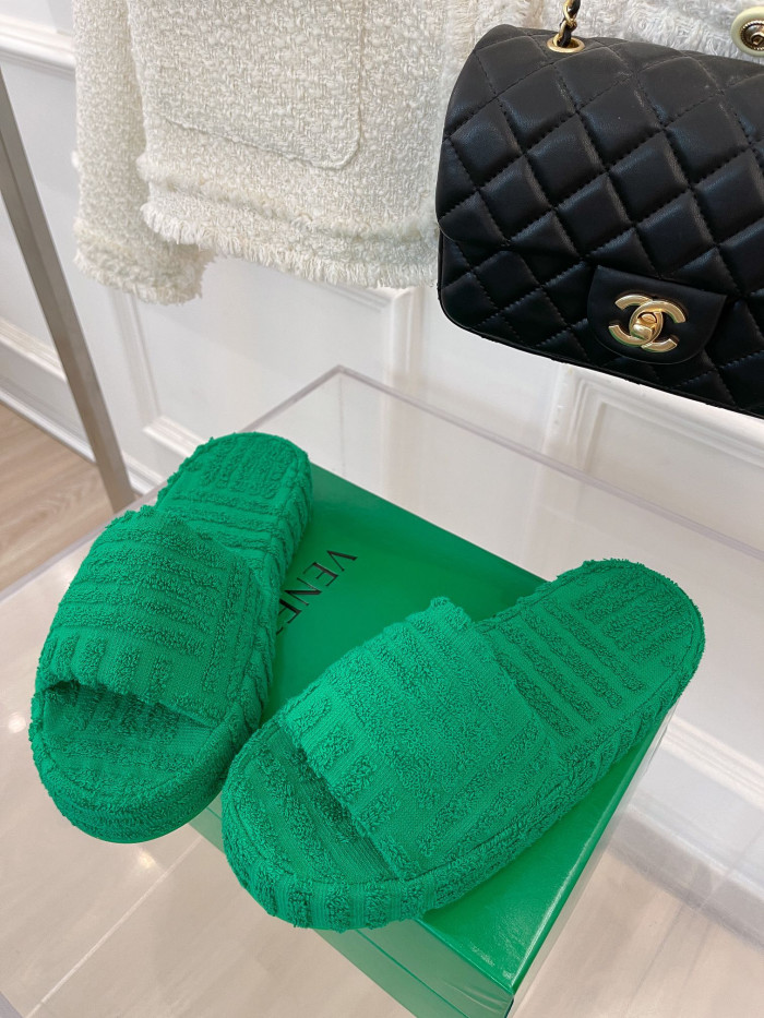 green resort sponge slide