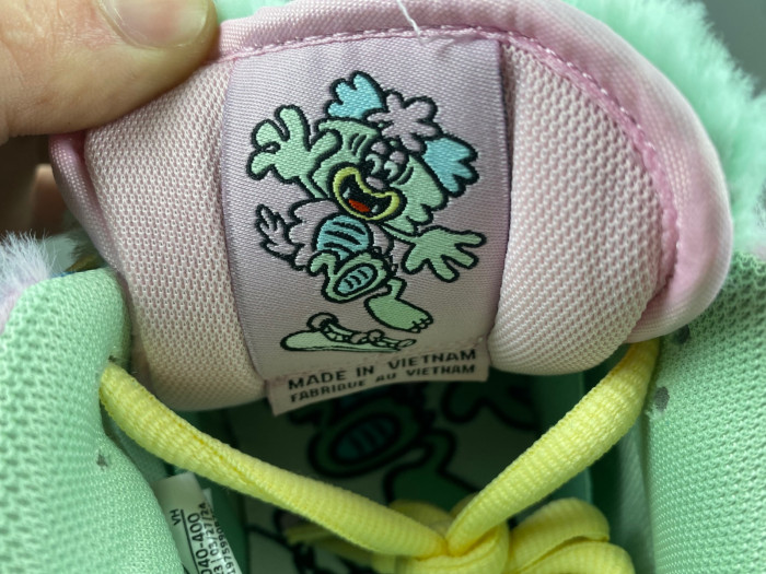 verdy x nike sb dunk low “visty” fn6040-400